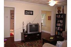 Adorable Home on Great Size Corner Lot in Memphis, TN (Photo 5 of 12)
