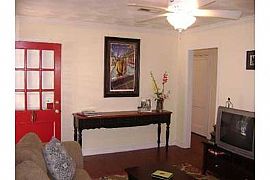 Adorable Home on Great Size Corner Lot in Memphis, TN (Photo 6 of 12)