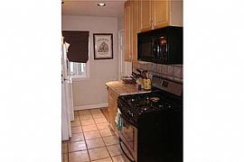 Adorable Home on Great Size Corner Lot in Memphis, TN (Photo 7 of 12)