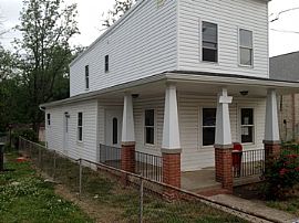 3 Bedroom Home Near Kenliworth Aquatic Garden in Washington, DC (Photo 1 of 2)