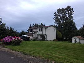 Split Level Home on 3/4 Acre Near I5   in Chehalis, WA