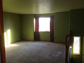 Split Level Home on 3/4 Acre Near I5   in Chehalis, WA (Photo 6 of 9)