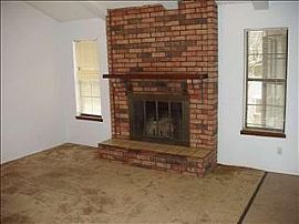 Single Family House-Vacant and Ready to Move In. in Roswell, NM (Photo 2 of 6)