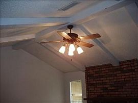 Single Family House-Vacant and Ready to Move In. in Roswell, NM (Photo 4 of 6)