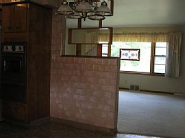 Single Family House-Nice Location and Ready to Move In. in Hammond, IN (Photo 4 of 5)