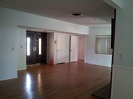 3 Bedroom, 2 Bath Beautiful Granada Hills House in Granada Hills, CA (Photo 3 of 12)