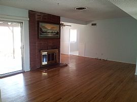 3 Bedroom, 2 Bath Beautiful Granada Hills House in Granada Hills, CA (Photo 4 of 12)