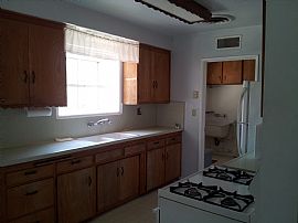 3 Bedroom, 2 Bath Beautiful Granada Hills House in Granada Hills, CA (Photo 6 of 12)