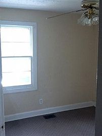 Nice 2 Bedroom 1 Bath  in Louisville, KY (Photo 4 of 4)