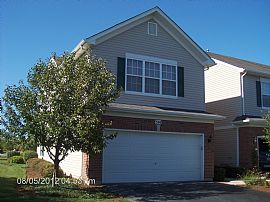 Well Kept 2 Bedroom Home in Blackberry Knoll in Oswego, IL