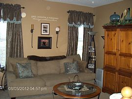 Well Kept 2 Bedroom Home in Blackberry Knoll in Oswego, IL (Photo 2 of 12)