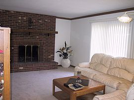 Great Home Rent Reduced By $200 in Naperville, IL (Photo 3 of 9)