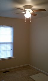3 Bedroom Townhouse in Belcamp, MD (Photo 4 of 9)