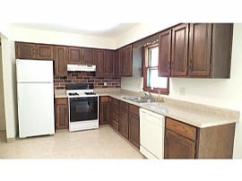 All Brick 3br/2ba Single Family Home in Rockford, IL (Photo 2 of 5)