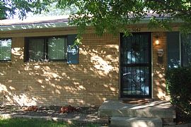 3-Bdrm Brick - Nice Quiet Neighborhood in Indianapolis, IN (Photo 3 of 9)