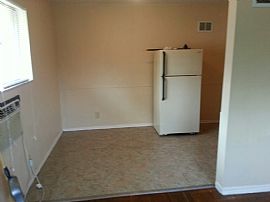 Adorable 1 Bedroom in a Ranchette 4 Plex in Saint Louis, MO (Photo 3 of 5)