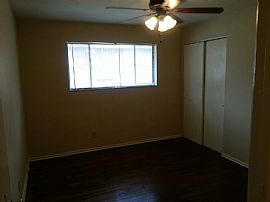 Adorable 1 Bedroom in a Ranchette 4 Plex in Saint Louis, MO (Photo 4 of 5)