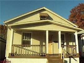  Great 3 Bed/ 1 Bath with Deck! in Saint Louis, MO