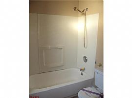  Great 3 Bed/ 1 Bath with Deck! in Saint Louis, MO (Photo 5 of 7)