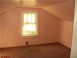  Great 3 Bed/ 1 Bath with Deck! in Saint Louis, MO (Photo 6 of 7)