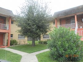 Floral Gardens Apartments in Largo, FL (Photo 4 of 12)