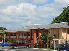 Floral Gardens Apartments in Largo, FL (Photo 8 of 12)