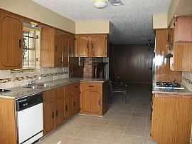 Newly Renovated Home For Rent!! in Houston, TX (Photo 3 of 9)