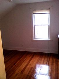 Beautiful Single Family 3 Bedroom Home / House - Great Location in East Providence, RI (Photo 3 of 5)