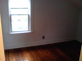 Beautiful Single Family 3 Bedroom Home / House - Great Location in East Providence, RI (Photo 5 of 5)