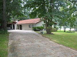 Lakefront Property in Elkins Lake in Huntsville, TX (Photo 2 of 4)