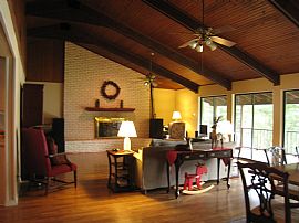 Lakefront Property in Elkins Lake in Huntsville, TX (Photo 3 of 4)