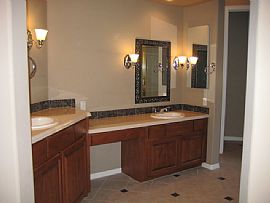 Single Family Home Furnished 4 Bedrm, 3 Baths in Phoenix, AZ (Photo 5 of 9)