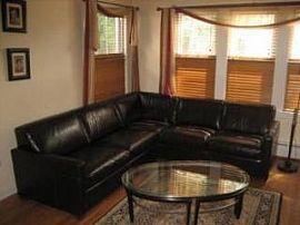 4bedroom Awesome Home For Rent in Chicago, IL (Photo 2 of 6)