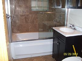 3bedroom Awesome Home For Rent in Chicago, IL (Photo 3 of 4)