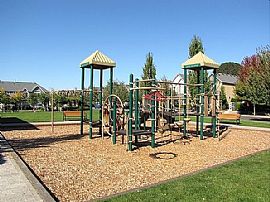 3br, 2.5ba, Loft, Newer Home in Beautiful Arbor Vineyards. Clos in Beaverton, OR (Photo 10 of 11)