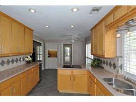 4bedroom Awesome Home For Rent in Houston, TX (Photo 4 of 11)