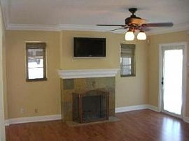 Beautifully Restored 2bdr 1ba Bungalow in Great Location For Re in Fort Lauderdale, FL (Photo 2 of 6)