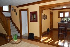 Available Immediately -Charming 2+bedroom Home, Huge Garage in Saint Paul, MN (Photo 2 of 11)