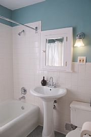 Available Immediately -Charming 2+bedroom Home, Huge Garage in Saint Paul, MN (Photo 7 of 11)