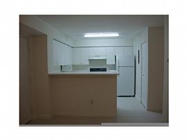 Doral 1/1 Super Clean and Well Located in Medley, FL (Photo 3 of 8)