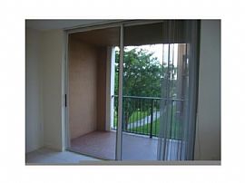 Doral 1/1 Super Clean and Well Located in Medley, FL (Photo 4 of 8)