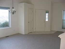 Move-In Ready. 4 Bedrooms  2.5 Baths Single Family Home in Round Lake, IL (Photo 4 of 7)