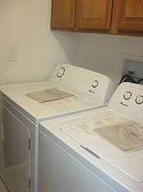 Move-In Ready. 4 Bedrooms  2.5 Baths Single Family Home in Round Lake, IL (Photo 5 of 7)