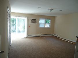 3 Bedroom Town Home. Goshen Schools in Middletown, NY (Photo 5 of 12)