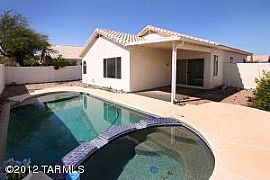 Large 3/2 with Pool and Spa! in Tucson, AZ (Photo 2 of 10)