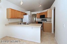 Large 3/2 with Pool and Spa! in Tucson, AZ (Photo 4 of 10)