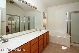 Large 3/2 with Pool and Spa! in Tucson, AZ (Photo 9 of 10)