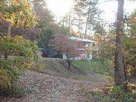 2 Bedroom 1 Bath 900 Sq Ft Upper Level in Franklin, NC