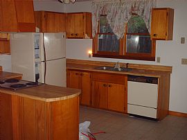 2 Bedroom 1 Bath 900 Sq Ft Upper Level in Franklin, NC (Photo 4 of 6)