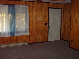 2 Bedroom 1 Bath 900 Sq Ft Upper Level in Franklin, NC (Photo 5 of 6)